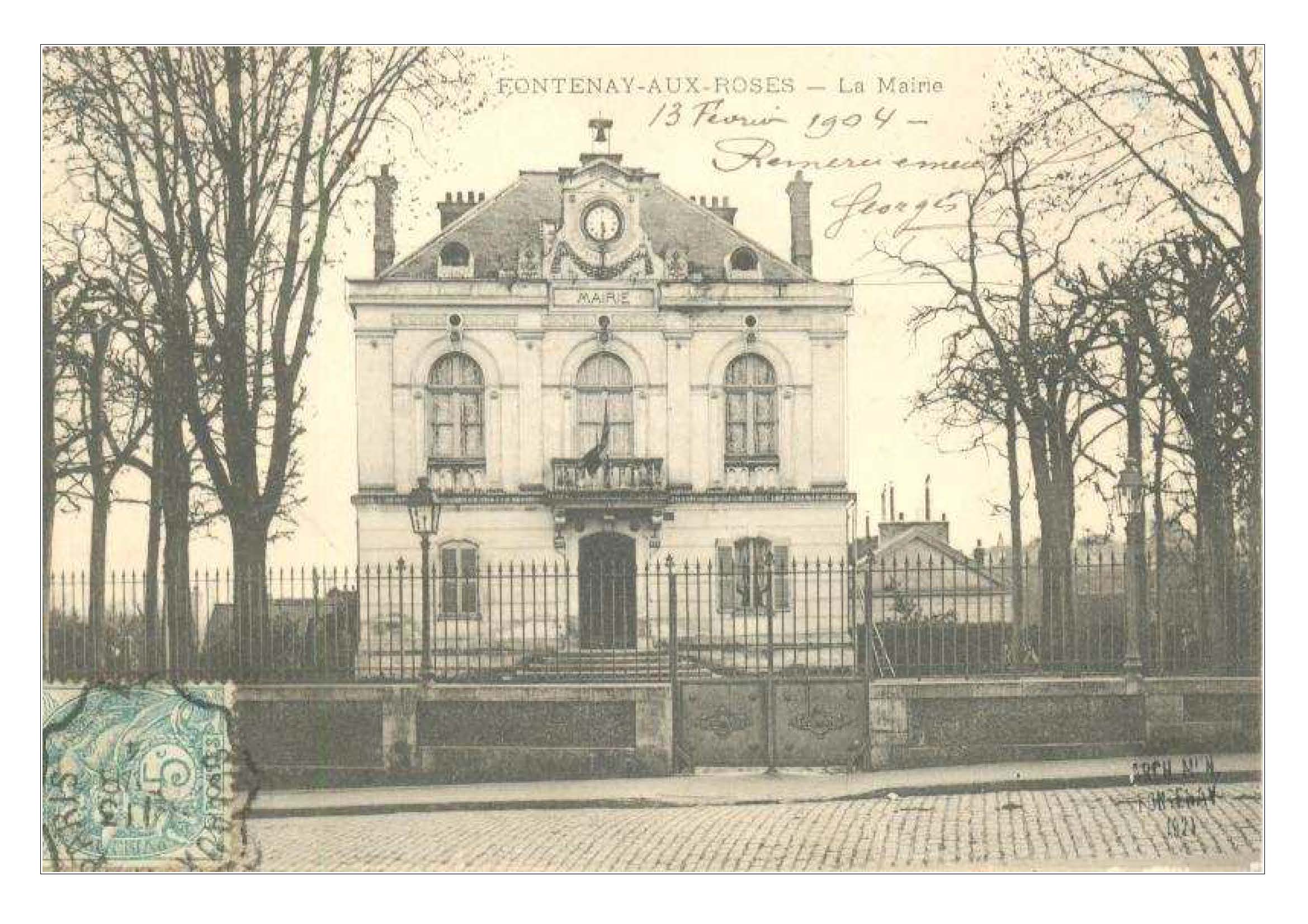 La Mairie, construite à partir de 1860 d_après des plans de Claude Naissant, et la place constituée avant 1870-01